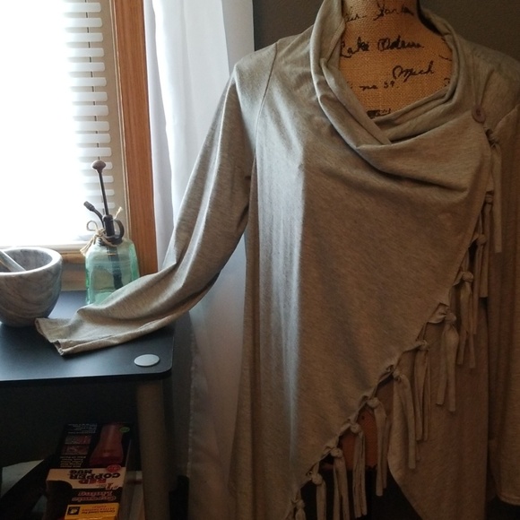 Wrap, Shawl, Poncho with Fringe, Gray, OSFA - Picture 6 of 8